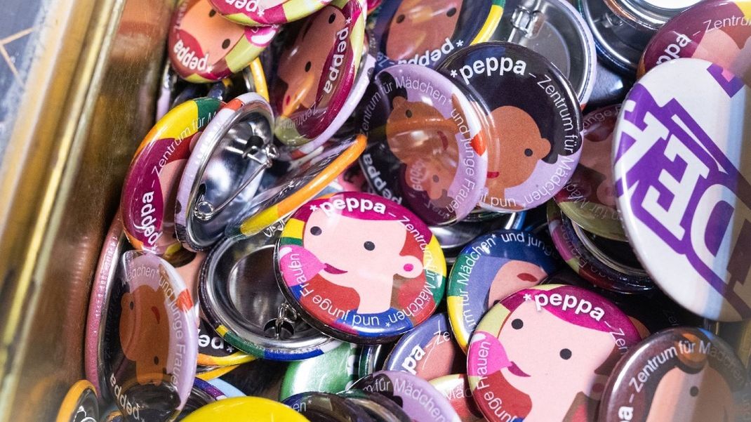 viele Buttons mit Illustrationen von *peppa